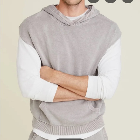 Barefoot Dreams Other - Barefoot Dreams Men's Sleeveless Hooded Pullover in Black